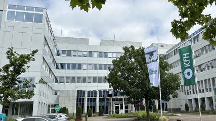 Eingangsbereich von außen der KfH Zentrale