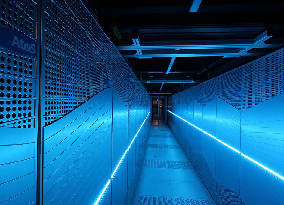 AKQUINET plant und errichtet den größten Klima-Rechner