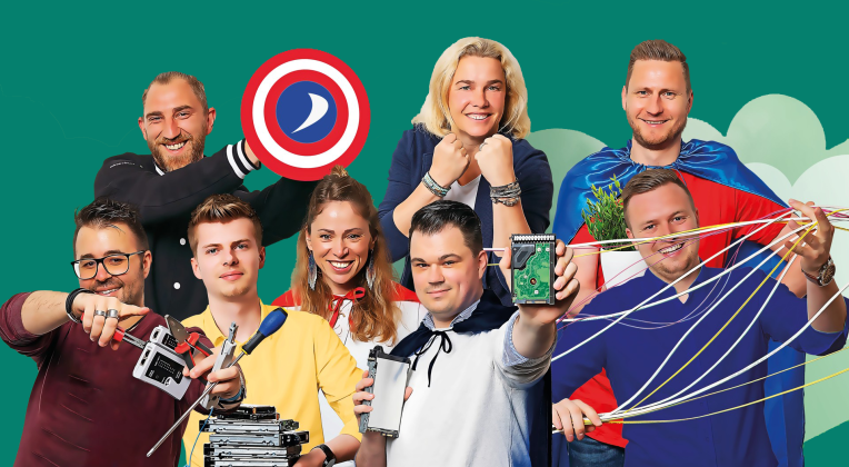 AKQUINET Cloud employees as superheroes in a team picture.