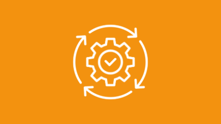 Icon mit Zahnrad und Pfeilen, das Umsetzungsbegleitung widerspiegelt.