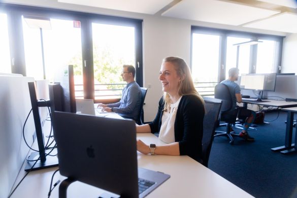 One employee and one employee from the team of individual software development at the PC.