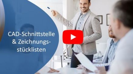 Ein Mann präsentiert seine Ergebnisse auf einem Whiteboard vor einem Team.