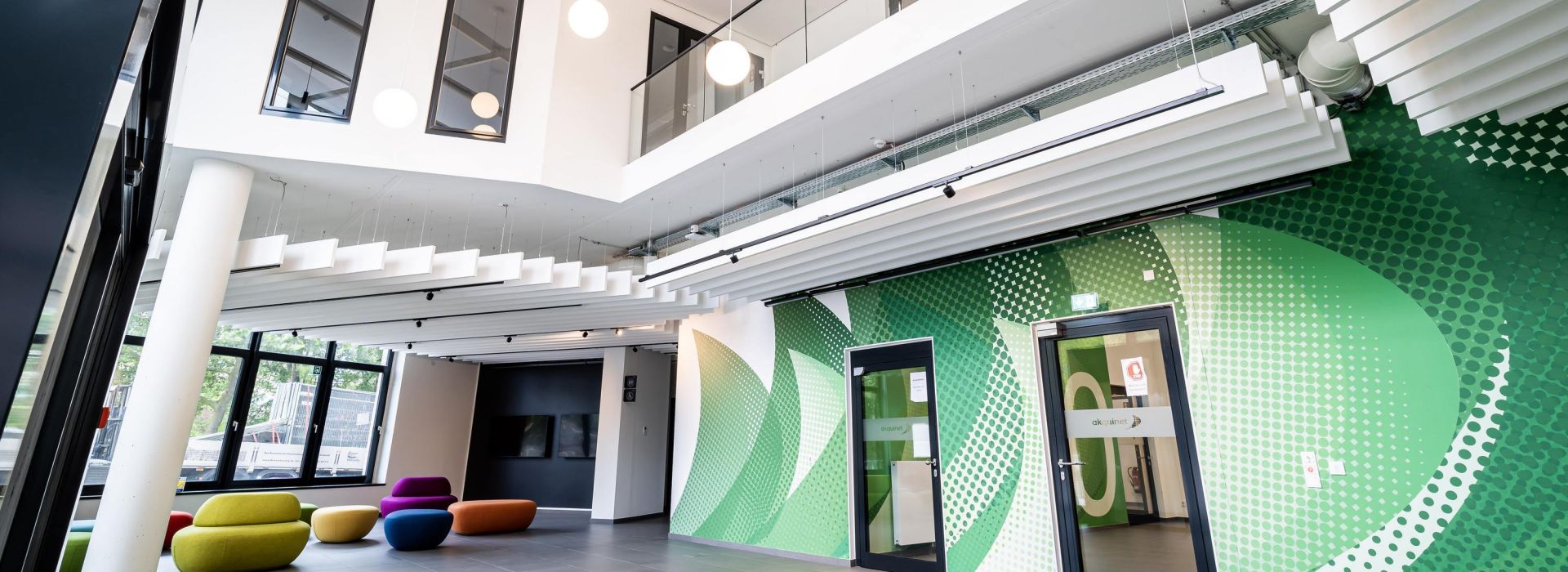 Eingangshalle im AKQUINET Haus der Werner-Otto-Straße 6 in Hamburg.