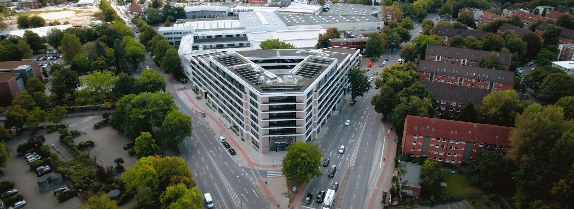 Drone shot of the new AKQUINET house at Werner-Otto-Strasse 6 in Hamburg.