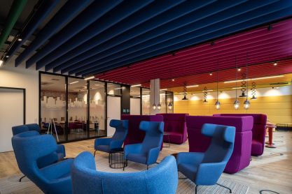 Comfortable seating area for visitors and employees in the new AKQUINET house at Werner-Otto-Strasse 6 in Hamburg.